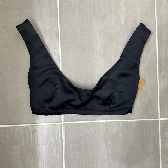 SKIMS Sporty Satin Scoop Bralette - Onyx - Picture 4 of 6